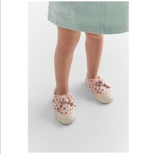 Sneakers with Bow